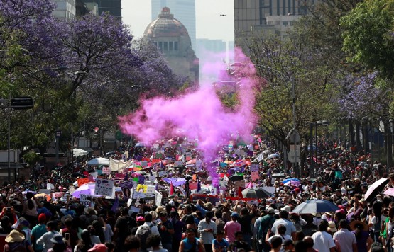 foro jurídico Marcharon 75 mil mujeres en la CDMX en el 8M