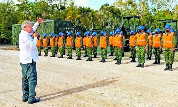 foro jurídico AMLO pide a militares defender obras que se realizan con presupuesto público