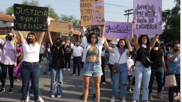 foro jurídico Mujeres se manifestaron para exigir justicia para Debanhi y para todas víctimas de desaparición en México