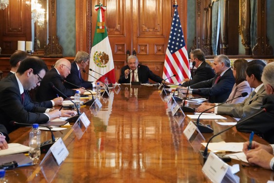 foro jurídico Kerry confía en la apertura de México para la transición a energías limpias