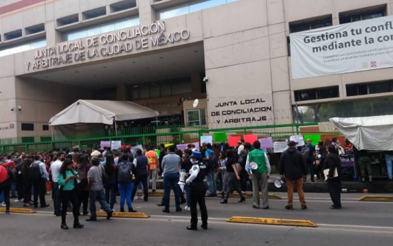 foro jurídico Trabajadores de la Junta Local de Conciliación y Arbitraje CDMX paran labores, exigen pago de aguinaldo