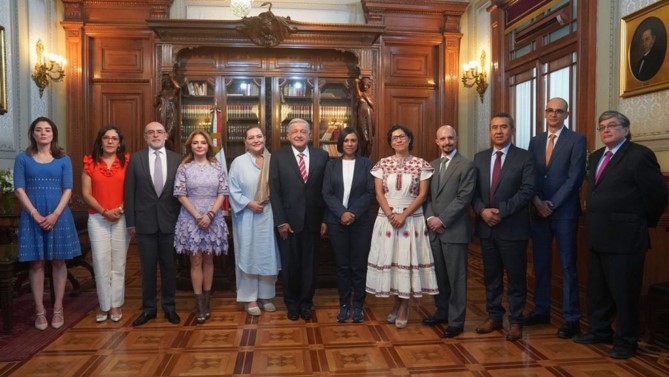 foro jurídico AMLO se reúne con consejeras y consejeros del INE