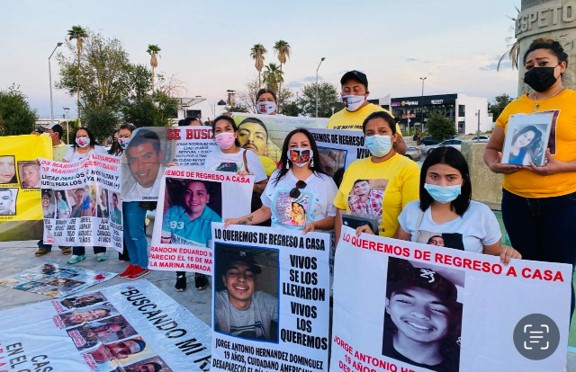 foro jurídico Protestan familiares de personas desaparecidas y ejecutadas por marinos en Nuevo Laredo