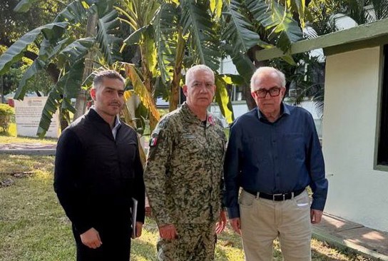 Rubén Rocha Moya con Omar García Harfuch y Ricardo Trevilla