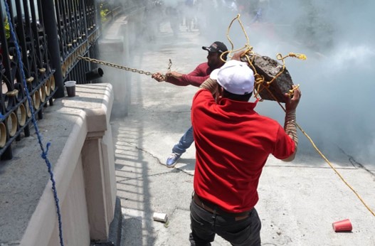 CNTE ataca a Segob