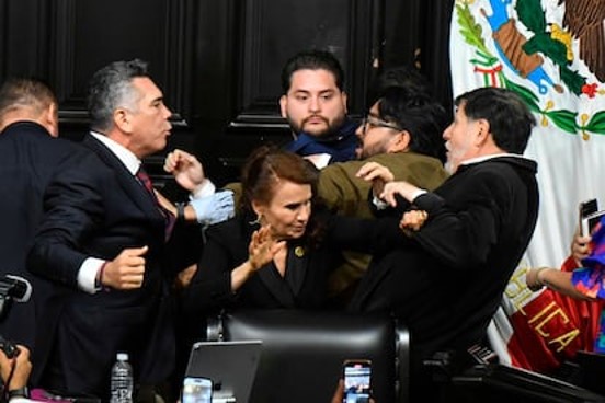 Pelea entre Noroña y Alito Moreno