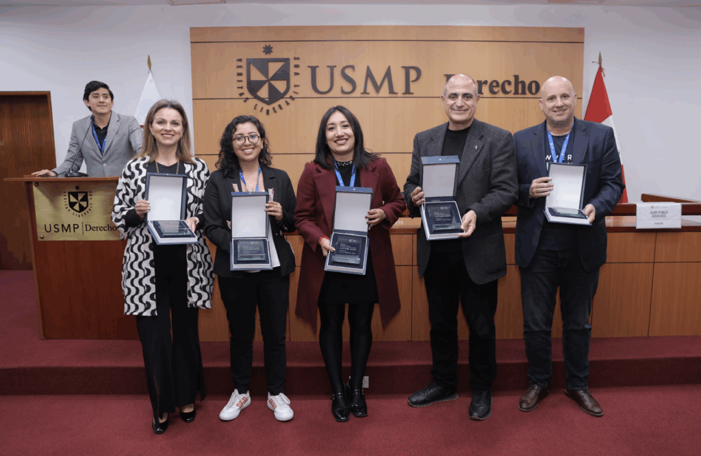 Premiados Líderes de la Transformacion Legal en LATAM. Congreso de Gerencias Legales 2025. Lima, Perú