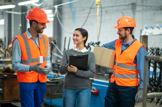 personas-en-equipos-de-seguridad-en-su-lugar-de-trabajo
