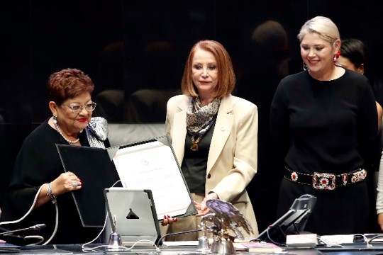 Toma posesión Ernestina godoy de FGR